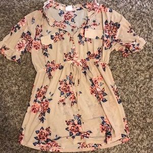 Adorable maternity top